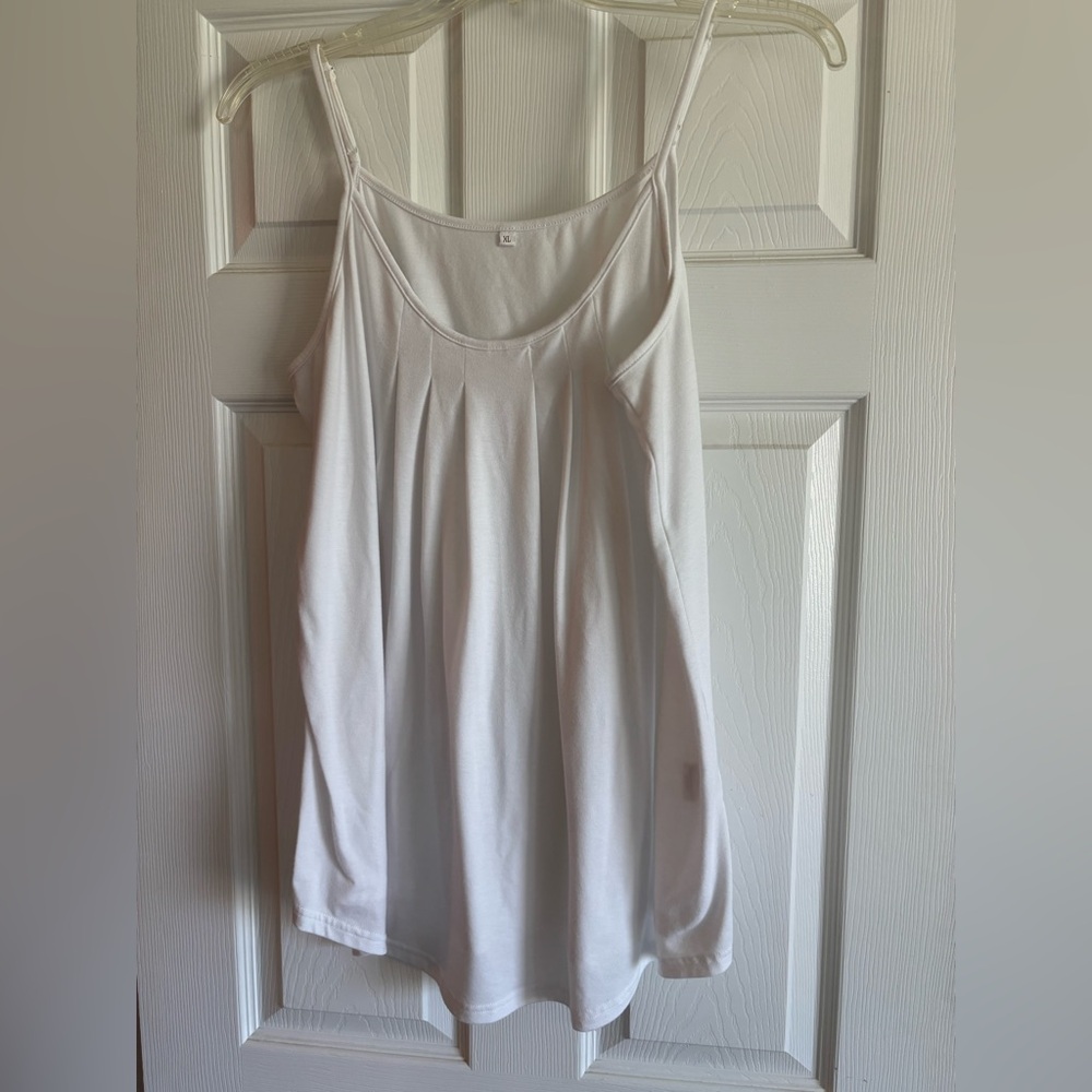 New w/out tags White tank/cami top. Size XL.